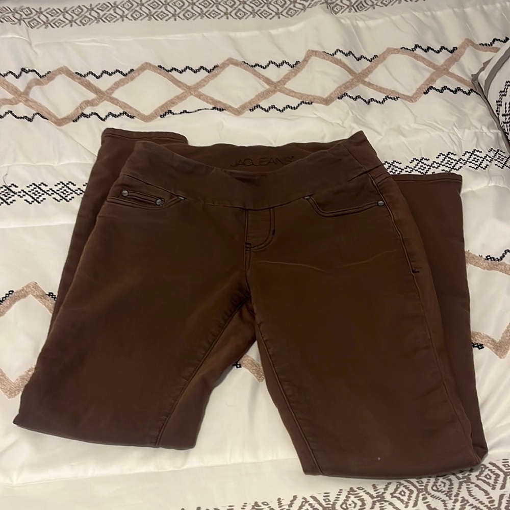 Jag pull on brown jeans